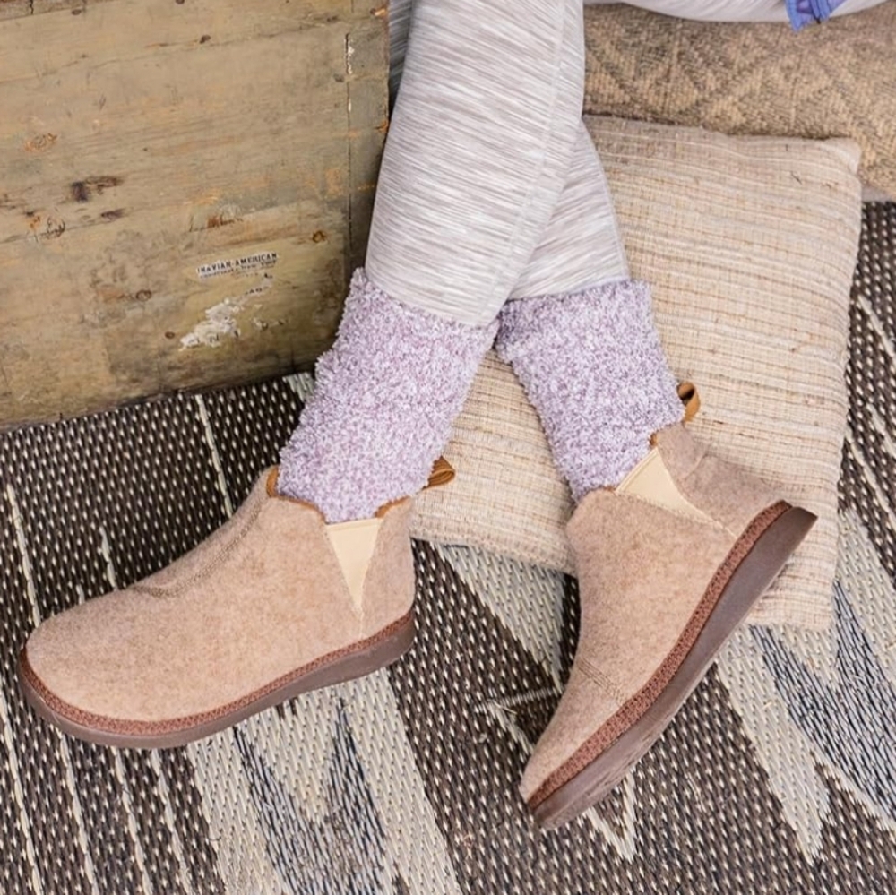 Chaco Revel Chelsea V-Gore Boot Slipper, Brown,‎ Women's Size 9